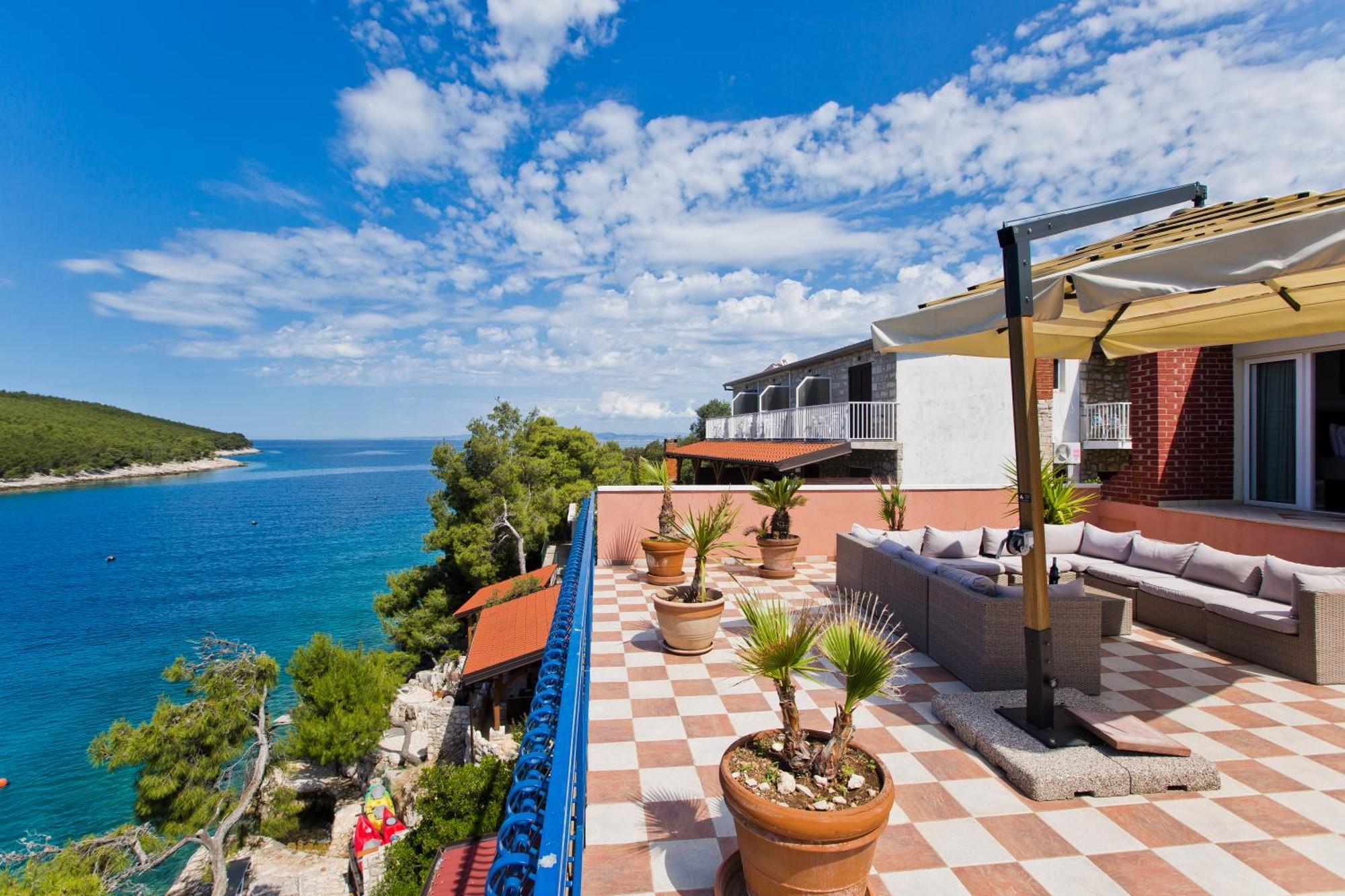 Hraste Hvar *